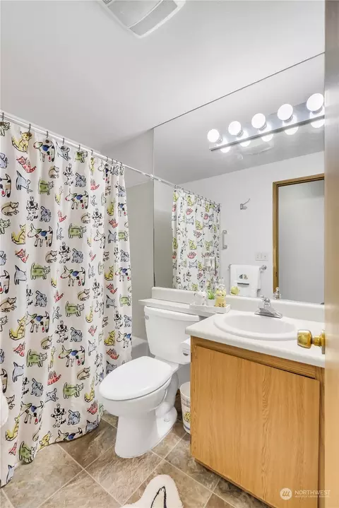 Bath - 1720 201st Pl SE #3D, Bothell, WA 98012 photo 2 of 2