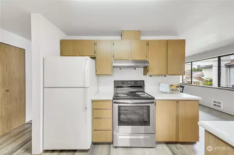 Kitchen - 1720 201st Pl SE #3D, Bothell, WA 98012 photo 5 of 6