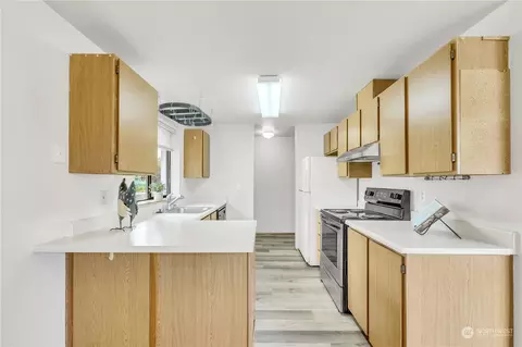 Kitchen - 1720 201st Pl SE #3D, Bothell, WA 98012 photo 3 of 6