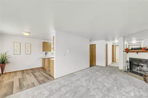Living - 1720 201st Pl SE #3D, Bothell, WA 98012 photo 4 of 4
