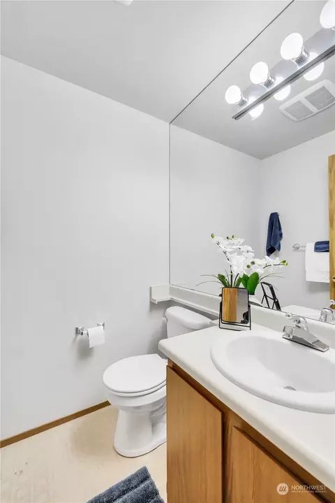 Bath - 1720 201st Pl SE #3D, Bothell, WA 98012 photo 1 of 2