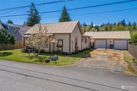 212 Adams Ave S, Eatonville, WA 98328