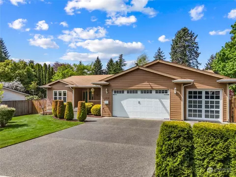 1214 Mar Vista Dr, Fircrest, WA 98466