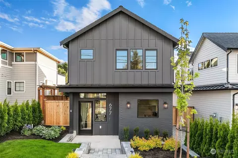 677 16th Ave W, Kirkland, WA 98033