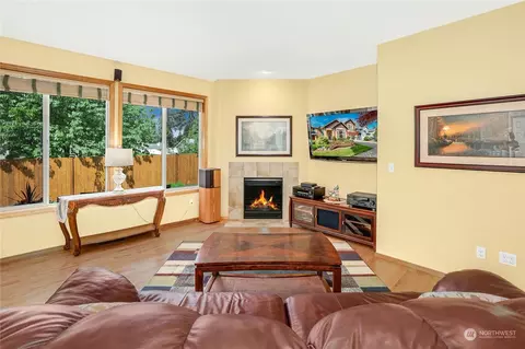 Living - 17112 31st Dr SE, Bothell, WA 98012 photo 3 of 5