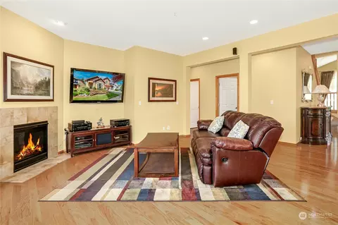 Living - 17112 31st Dr SE, Bothell, WA 98012 photo 4 of 5