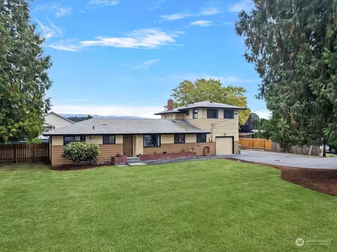 1250 Lloyd Ln, Burlington, WA 98233