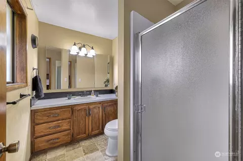Bath - 8665 Kendall Rd, Maple Falls, WA 98266 photo 1 of 2