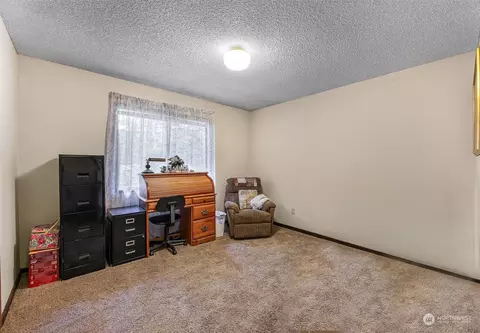 Bedroom - 8665 Kendall Rd, Maple Falls, WA 98266 photo 6 of 7