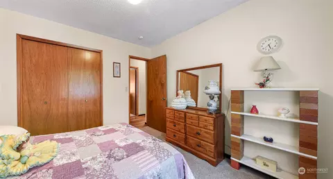 Bedroom - 8665 Kendall Rd, Maple Falls, WA 98266 photo 5 of 7