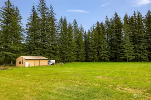 Exterior - 8665 Kendall Rd, Maple Falls, WA 98266 photo 7 of 8