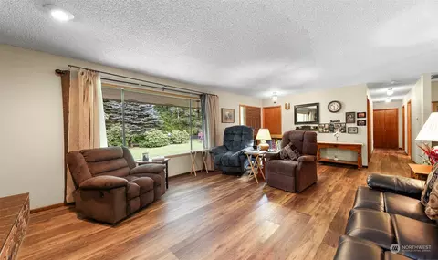 Living - 8665 Kendall Rd, Maple Falls, WA 98266 photo 3 of 6