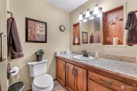 Bath - 8665 Kendall Rd, Maple Falls, WA 98266 photo 2 of 2