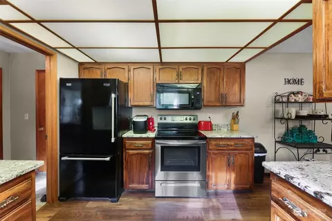 Kitchen - 8665 Kendall Rd, Maple Falls, WA 98266 photo 5 of 6