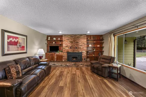 Living - 8665 Kendall Rd, Maple Falls, WA 98266 photo 6 of 6