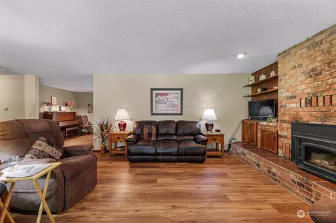 Living - 8665 Kendall Rd, Maple Falls, WA 98266 photo 5 of 6