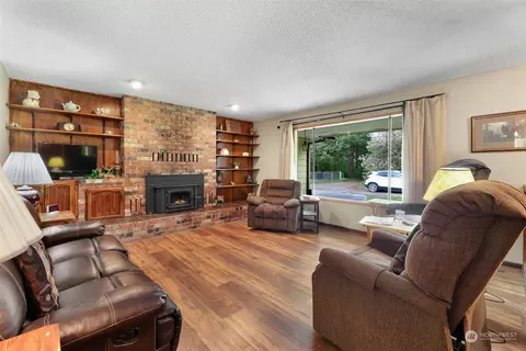 Living - 8665 Kendall Rd, Maple Falls, WA 98266 photo 1 of 6