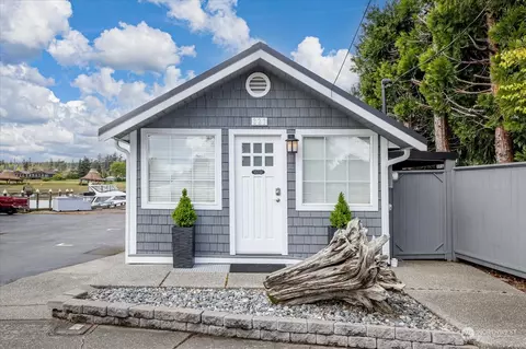 327 N 1st St, La Conner, WA 98257