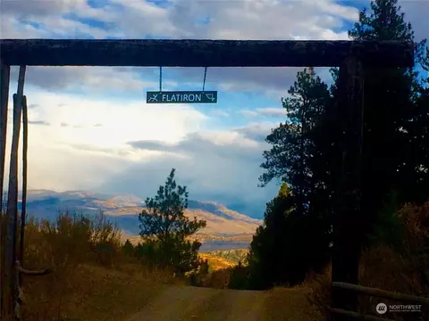 10 Flat Iron Rd, Tonasket, WA 98855
