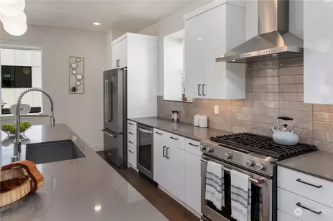 Kitchen - 18406 96th Ave NE #E, Bothell, WA 98011 photo 6 of 7