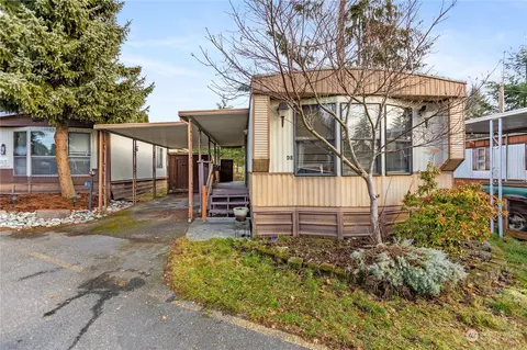 415 Lakeview Rd #D8, Lynnwood, WA 98087
