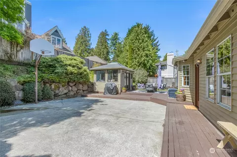 Exterior - 24202 26th Ave SE, Bothell, WA 98021 photo 5 of 9