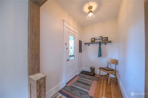Entry Way - 712 Main St, Sultan, WA 98294 photo 1 of 2