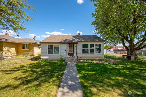 1246 C St SW, Ephrata, WA 98823