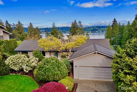30 174th Pl NE, Bellevue, WA 98008