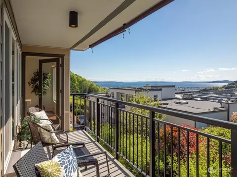 1965 12th Ave W #303, Seattle, WA 98119