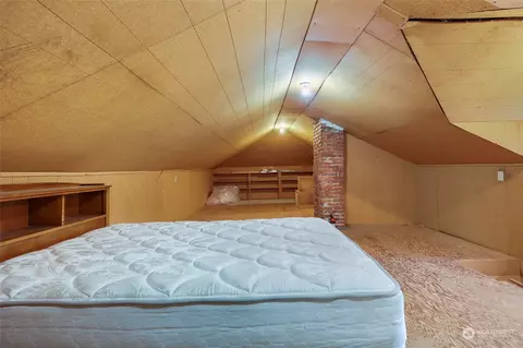 Bedroom - 619 Middle Fork Rd, Onalaska, WA 98570 photo 4 of 4