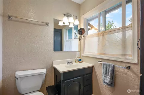 Bath - 619 Middle Fork Rd, Onalaska, WA 98570 photo 2 of 2