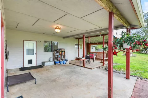 Exterior - 619 Middle Fork Rd, Onalaska, WA 98570 photo 4 of 10