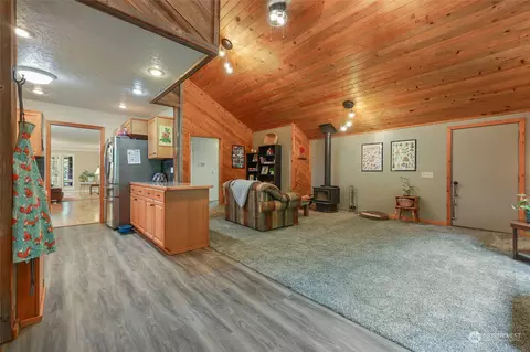 Entry Way - 619 Middle Fork Rd, Onalaska, WA 98570 photo 1 of 4