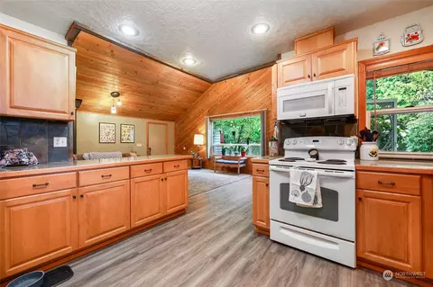 Kitchen - 619 Middle Fork Rd, Onalaska, WA 98570 photo 2 of 3