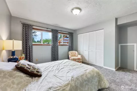 Bedroom - 619 Middle Fork Rd, Onalaska, WA 98570 photo 2 of 4
