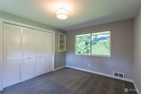 Bedroom - 8498 Talbot Rd, Edmonds, WA 98026 photo 2 of 3