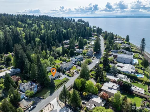 View/Area - 8498 Talbot Rd, Edmonds, WA 98026 photo 3 of 4