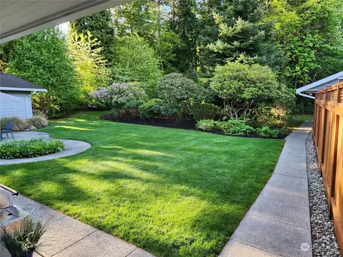 Exterior - 8498 Talbot Rd, Edmonds, WA 98026 photo 8 of 9