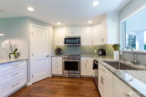 Kitchen - 8498 Talbot Rd, Edmonds, WA 98026 photo 2 of 2