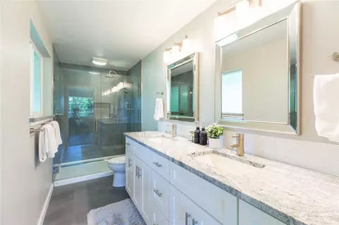 Bath - 8498 Talbot Rd, Edmonds, WA 98026 photo 1 of 2