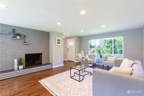 Living - 8498 Talbot Rd, Edmonds, WA 98026 photo 6 of 7