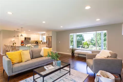 Living - 8498 Talbot Rd, Edmonds, WA 98026 photo 4 of 7