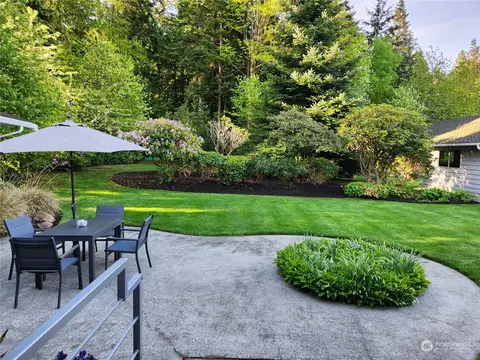 Exterior - 8498 Talbot Rd, Edmonds, WA 98026 photo 7 of 9