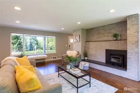 Living - 8498 Talbot Rd, Edmonds, WA 98026 photo 3 of 7