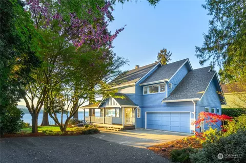 11673 Sunset Ave NE, Bainbridge Island, WA 98110