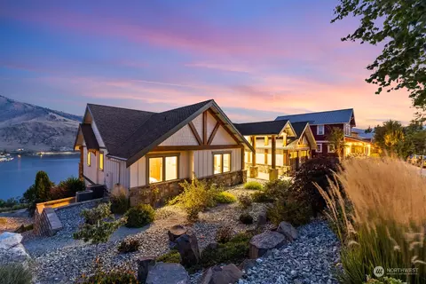 362 Porcupine Ln, Chelan, WA 98816