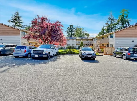 325 NE Kettle St #209, Oak Harbor, WA 98277