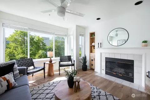 1762 NW 57th St #402, Seattle, WA 98107