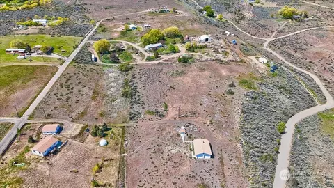 440 Hideaway Rd, Yakima, WA 98908